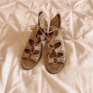 size 8 mossimo supply co. beige strappy heels